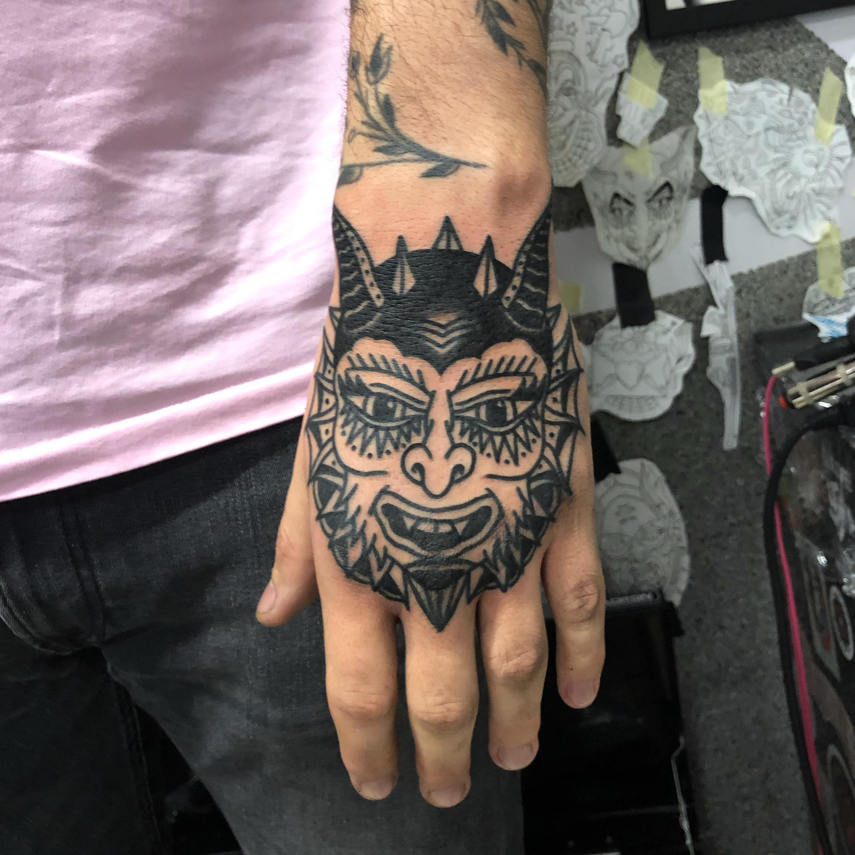 Inksearch tattoo Czarna Igła / Black Needle Tattoos