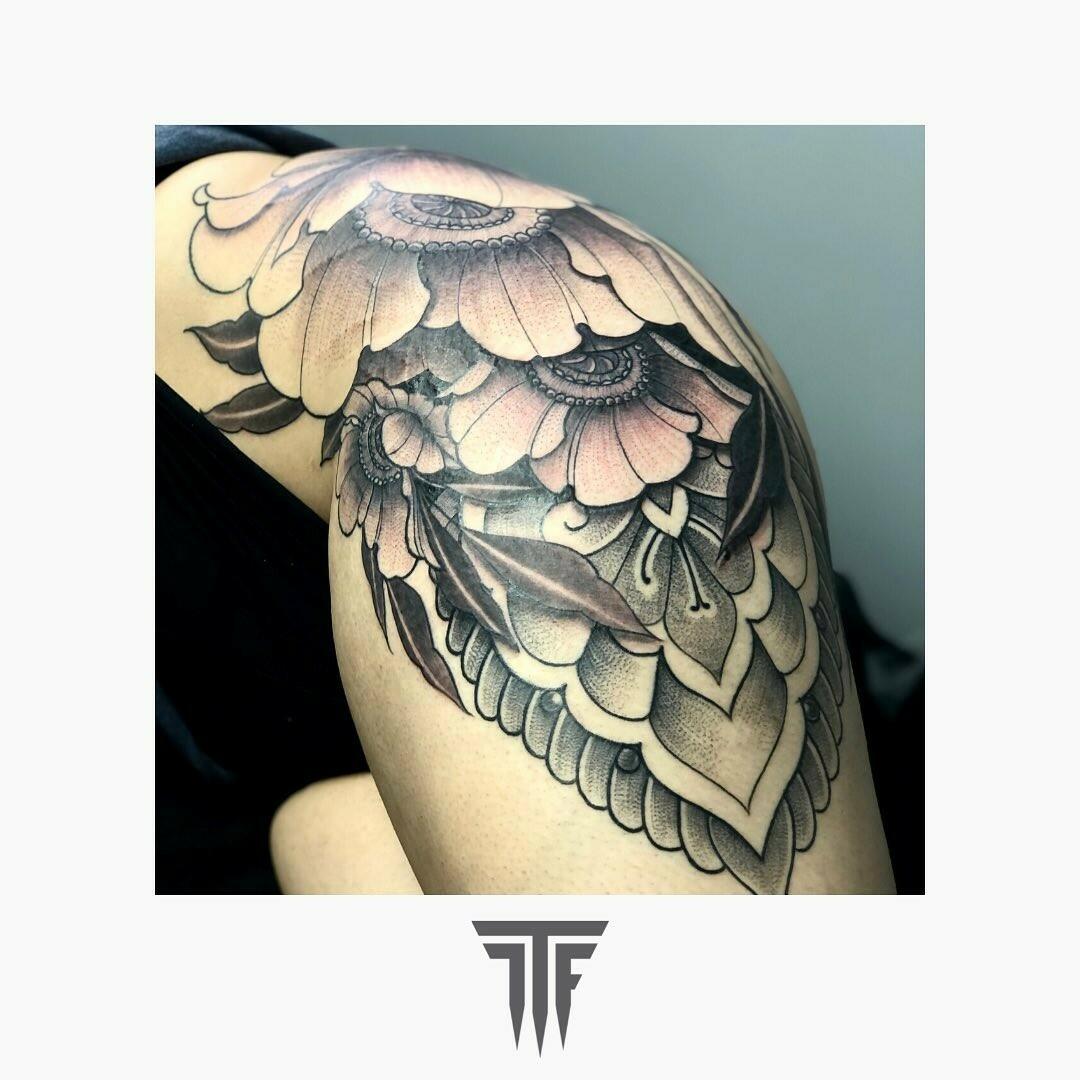 Inksearch tattoo La Familia Tattoo Shop