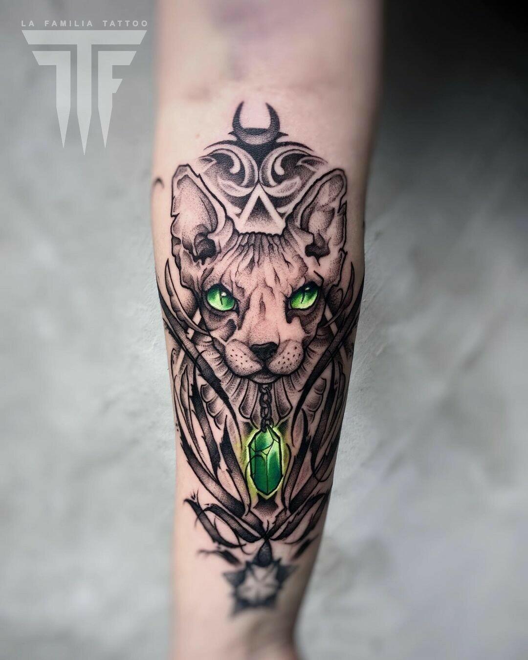 Inksearch tattoo La Familia Tattoo Shop