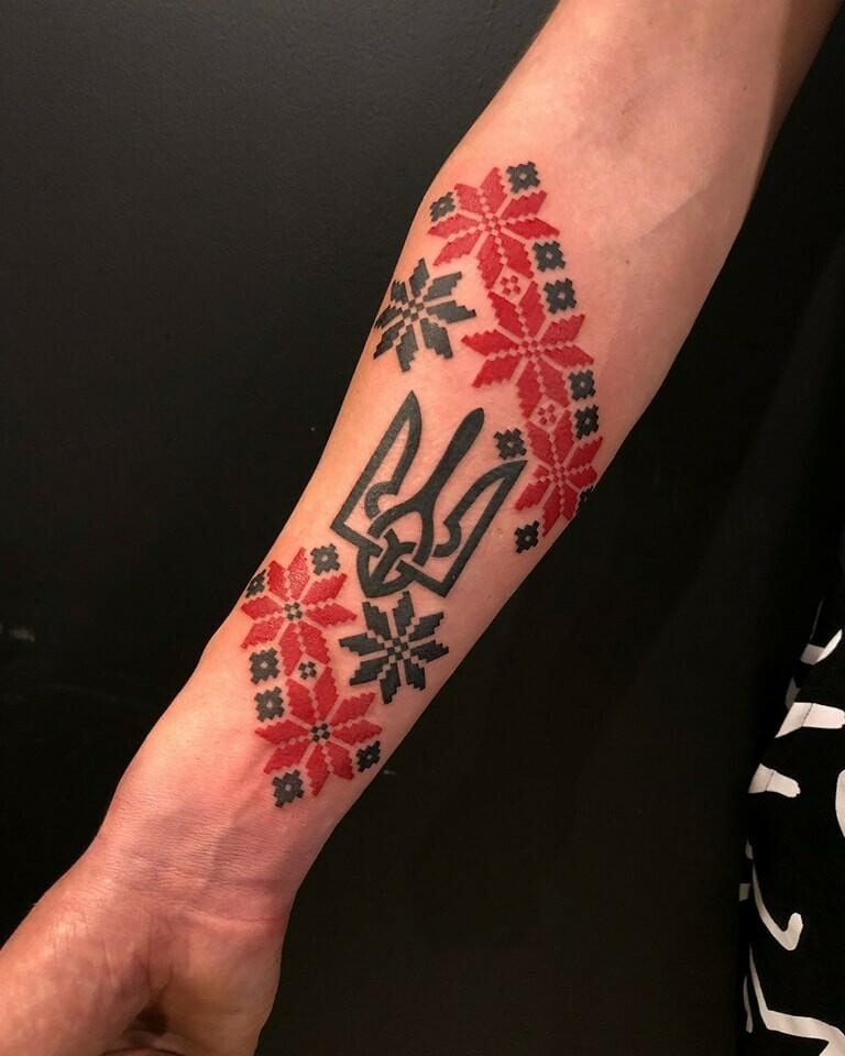 Inksearch tattoo La Familia Tattoo Shop