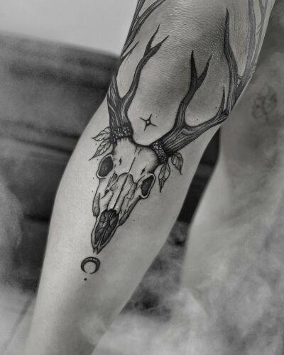 Emanuela Latoszek 🌙 The Sacred Touch ⚜️ inksearch tattoo